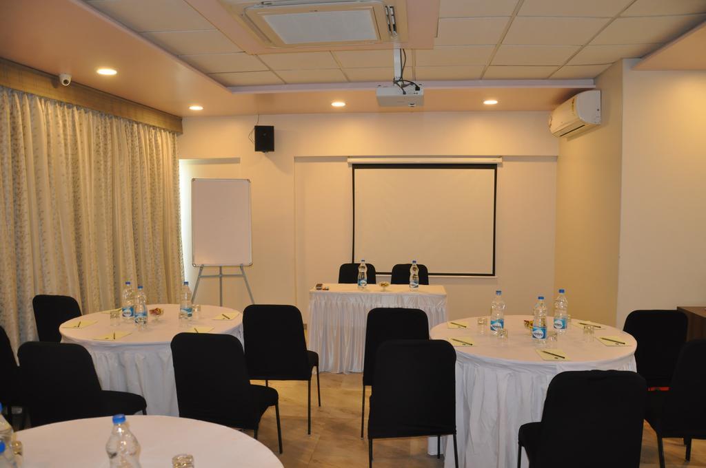 Hotel Green Olive Aurangabad  Zewnętrze zdjęcie