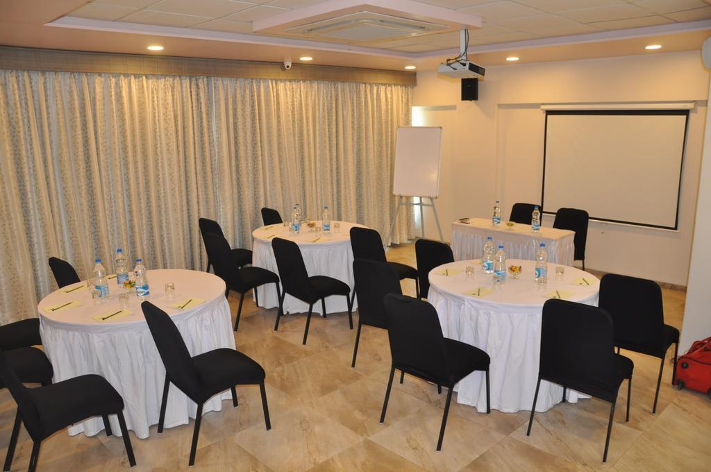 Hotel Green Olive Aurangabad  Zewnętrze zdjęcie