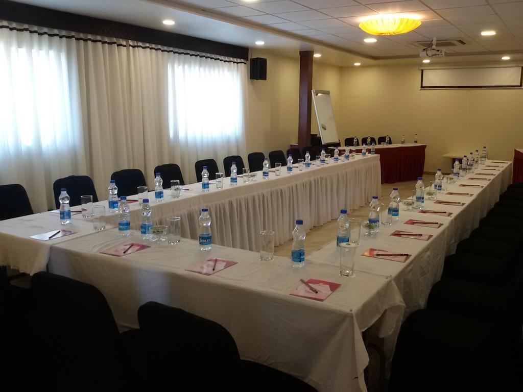Hotel Green Olive Aurangabad  Zewnętrze zdjęcie